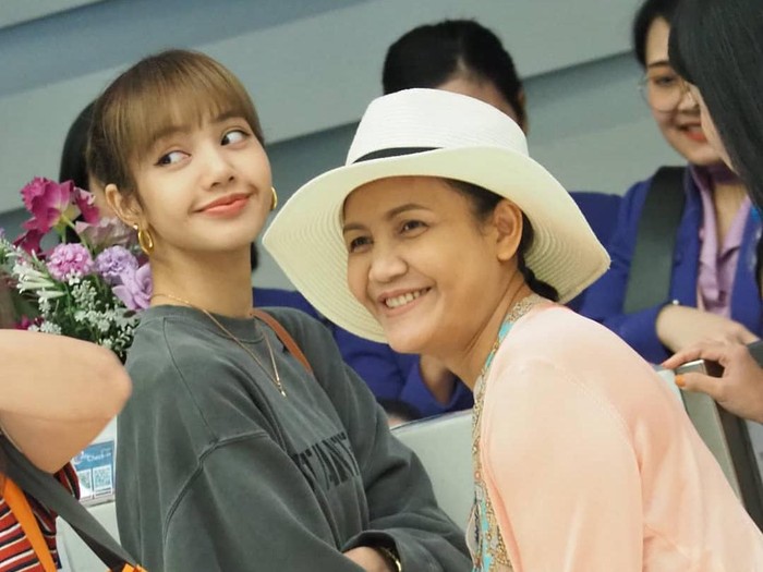 Ibu Lisa BLACKPINK