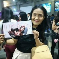 Dalam wawancara lain, Lisa BLACKPINK mengungkap bahwa dirinya akan menelpon sang ibu setiap kali merasa gundah. Foto: dok. Twitter