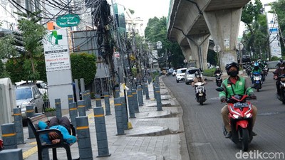 Ini Tiang di Trotoar Jaksel yang Viral Dikeluhkan Pengendara Mobil