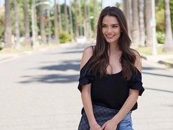 10 Foto Ratu Kecantikan AS yang Viral karena Dilirik Jungkook BTS Saat Konser