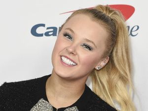 Jojo Siwa Tampil Seksi Pakai Blazer, Hapus Imej ABG