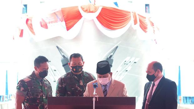 Kapal Cepat Rudal (KCR) 60 Meter di PT PAL, Surabaya (Dokumentasi Biro Humas Setjen Kemhan)