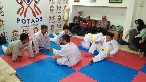 Kegiatan POTADS bersama anak-anak down syndromme