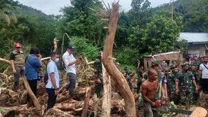 Banjir dan Longsor di Lombok Barat, Jembatan Putus-Listrik Mati