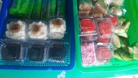 Di gerai aslinya di Bali, banyak ragam jajanan pasar lain yang ditawarkan. Di antaranya seperti kue singkong, kue dadar, sumping, dan lainnya. Foto: detikFood/Yenny Mustika Sari