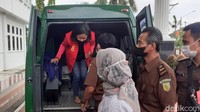 Setelah sekitar sembilan bulan menghirup udara bebas, Raja dan Ratu Keraton Agung Sejagat kembali ditangkap oleh tim gabungan. Keduanya ditangkap tanpa perlawanan di rumah kontrakannya di daerah Berbah, Sleman, Daerah Istimewa Yogyakarta (DIY).