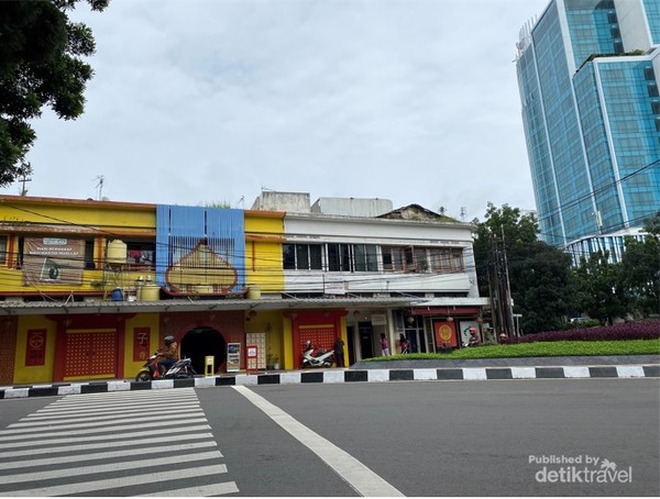Tampak depan Masjid Lautzu di Braga