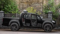 Mobil ini sudah tidak diproduksi lagi oleh Mercedes-Benz. Bisa dibilang, X-Class baru seumur jagung karena baru meluncur pada 2017 akhir. Namun baru genap dua tahun, pikap Jerman ini harus disuntik mati lantaran kurang laris di pasaran. Setelah disentuh Kahn, tampilannya masih terlihat modern. Foto: Kahn Design
