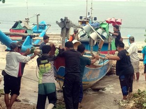Ribuan Nelayan Nganggur Dampak Gelombang Tinggi di Sukabumi
