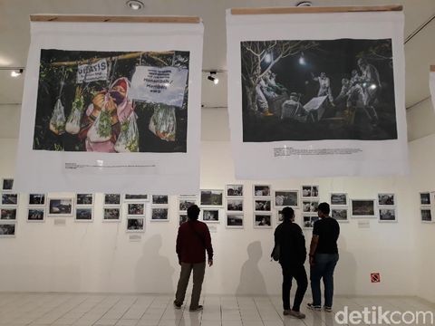 Pameran foto 'Pageblug' di Bentara Budaya Yogyakarta, Senin (6/12/2021).