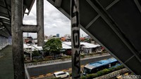 Bagian konstruski JPO juga sudah mulai berkarat.