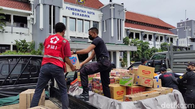 pemkot surabaya kirim alat berat ke lumajang