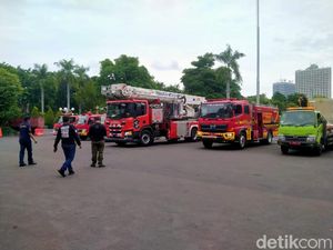 Pemkot Surabaya Kirim Alat Berat Bantu Dampak Erupsi Semeru