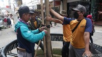 Seperti Kawasan Dalem Kaum yang dilakukan penataan dan penghijauan, di antaranya dipasang kursi taman dan ditanam sejumlah pohon.