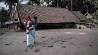 Warga yang terdampak dari erupsi Gunung Semeru mengaku bersyukur bisa selamat dari terjangan awan panas. Meski begitu, ada juga yang meninggal karena terjebak saat berupaya menyelamatkan diri.