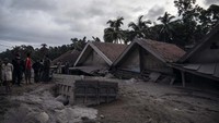 BNPB mencatat, sebanyak 5.205 warga terdampak erupsi Gunung Semeru.