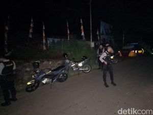 Mencekam! Motor-Mobil Dirusak Usai Bentrok Gegara Sepak Bola di Sukabumi