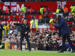 Boleh jadi Rangnick ingin mengawali kariernya di MU senatural mungkin. Apalagi ia pun tampak sudah tak canggung turun ke tepi lapangan memberi arahan. (Foto: AP/Jon Super)