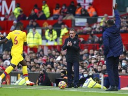 Announcer stadion juga tidak memperkenalkan Rangnick secara khusus. Foto: AP/Jon Super