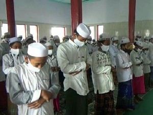 Ratusan Santri di Probolinggo Salat Gaib Korban Erupsi Gunung Semeru