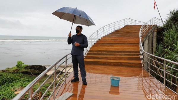 Pembangunan pantai yang terletak di Desa Mancagahar, Kecamatan Pameungpeuk, Garut itu menggunakan biaya dari APBD Garut tahun ini. Pembangunan pantai yang terletak di Desa Mancagahar, Kecamatan Pameungpeuk, Garut itu menggunakan biaya dari APBD Garut tahun ini.
