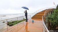 Objek wisata Pantai Sayang Heulang yang berada di selatan, Garut dalam beberapa bulan terakhir sedang dalam proses renovasi.