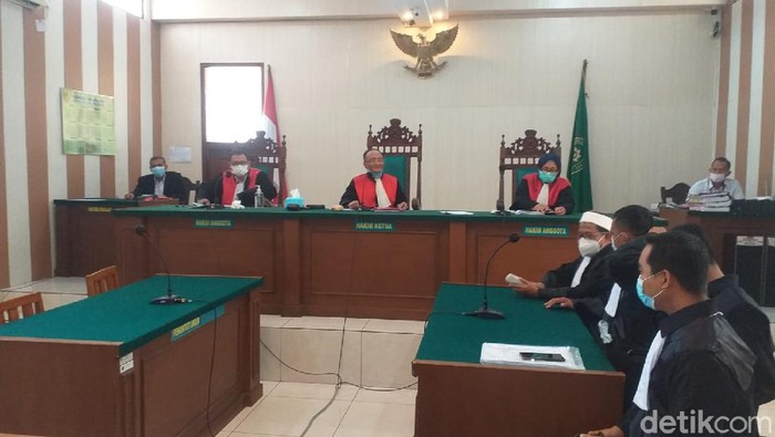 Sidang kasus pembobolan rekening Bank Jateng Rp 20 miliar di PN Pati, Senin (6/12/2021).
