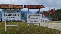 Tiga sekolah yang dibakar adalah bangunan SD di Distrik Kiwirok, Sekolah Menengah Pertama Negeri (SMPN) Serambakon, dan Sekolah Menengah Atas Negeri (SMAN) 1 Oksibil. (Foto: dok. Polda Papua)