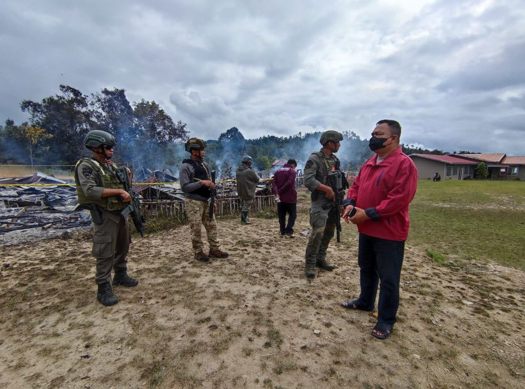 SMA Negeri 1 Oksibil di Kabupaten Pegunungan Bintang, Papua, hangus terbakar. Aparat menyelidiki penyebab kebakaran. (dok Polda Papua)