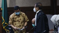 Selain Sonny, ada enam tersangka lain yang juga menjalani sidang hari ini. Keenam terdakwa tersebut adalah Mantan Dirut ASABRI, Mayjen Purn Adam Rahmat Damiri, Bachtiar Effendi sebagai Kepala Divisi Keuangan dan Investasi PT ASABRI periode 2012-2015, Hari Setianto sebagai Direktur Investasi dan Keuangan PT ASABRI periode 2013-2019, Lukman Purnomosidi sebagai Presiden Direktur PT Prima Jaringan, Heru Hidayat sebagai Presiden PT Trada Alam Minera, dan Jimmy Sutopo sebagai Direktur PT Jakarta Emiten Investor Relations.