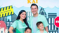 Titi Kamal dan Christian Sugiono belum lama ini menggelar pesta ulang tahun untuk kedua anak mereka, Kai dan Juna. Foto: Instagram