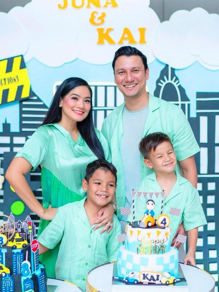 Titi Kamal Perayaan ulang tahun anak Titi Kamal dan Cristian Sugiono