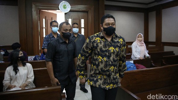Potret AKP Robin Dituntut 12 Tahun Bui
