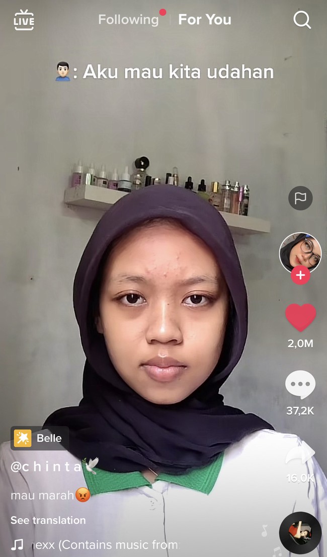 Dalam video yang viral, wanita tersebut langsung membuktikan jika dia bisa tampil glow up dan cantik. Dalam video yang diunggah akun TikTok @doyandairymilkk, si wanita menuliskan kata-kata yang diucapkan oleh pacarnya. Dan juga memperlihatkan wajah sebelum dan sesudah makeup. Foto: Dok. Tangkapan layar akun TikTok @doyandiarymilkk.