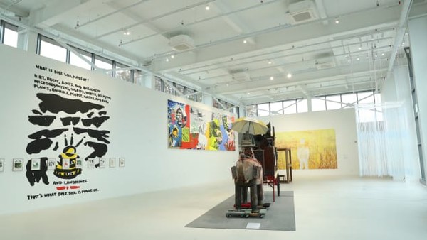 Dalam pembukaan perdananya bertajuk Platform Seni dan Perdamaian DMZ 2021 menampilkan 34 karya seni dari 32 seniman dan dibuka pada September 2021 (Ministry of Unification)