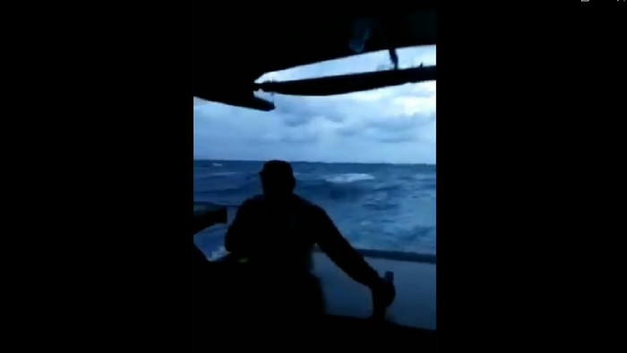 Viral kapal nelayan terombang-ambing dihantam gelombang tinggi di perairan Jepara
