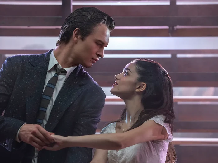 West Side Story disutradarai Steven Spielberg, diadaptasi dari musikal Broadway tahun 1957.