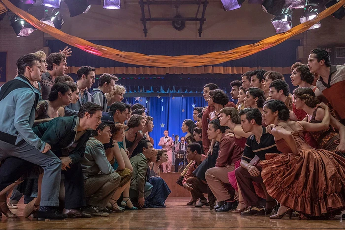 West Side Story disutradarai Steven Spielberg, diadaptasi dari musikal Broadway tahun 1957.