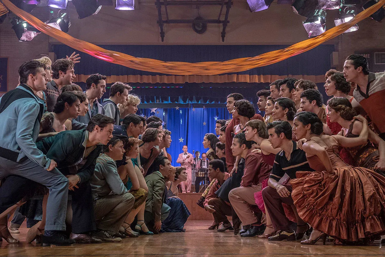 West Side Story disutradarai Steven Spielberg, diadaptasi dari musikal Broadway tahun 1957.