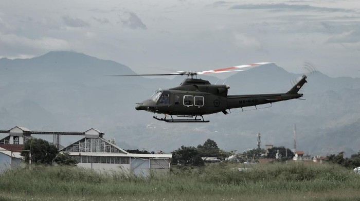 Sebanyak 7 unit Heli Serbu Bell 412EPI buatan PTDI telah berhasil lepas landas dari Apron Hanggar Rotary Wing PTDI, Bandung menuju Semarang.