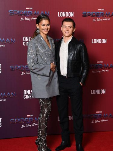 LONDON, ENGLAND - DECEMBER 05: (L-R) Zendaya and Tom Holland attend a photocall for 