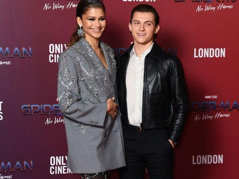 Zendaya dan Tom Holland LONDON, ENGLAND - DECEMBER 05: (L-R) Zendaya and Tom Holland attend a photocall for