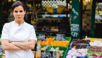Terkait pengalamannya sebagai chef, Candida Batista mengakui tekanan psikologis di dapur begitu besar. Namun di sinilah ia belajar paling banyak.