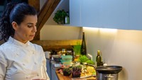 Candida Batista bahkan pernah bekerja di restoran berbintang Michelin milik Gordon Ramsay dan Konstantin Filippou. Karir kuliner lainnya adalah ia pernah jadi chef di kantor Kedutaan Besar (Kedubes) Brazil di Vienna.