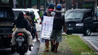 Memasuki penghujung 2021, penjualan kalender tahun 2022 mulai marak.