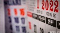 Harga yang dijual mulai dari Rp 20 ribu untuk kalender dinding dan Rp 30 ribu untuk kalender meja.