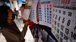 Akhir Tahun, Penjual Kalender 2022 Mulai Marak di Jakarta