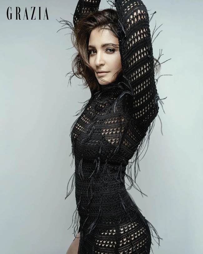 4. Anushka Sharma - US$47 juta (Rp 676 miliaran)Pemain PK yang juga produser film ini tak hanya populer sebagai aktris. Ia juga sering didaulat sebagai model dari brand-brand terkenal, sebut saja Nivea, Pantene, Elle 18 Cosmetics, Google Pixel, hingga Vina. Di 2013, ia pun membangun Clean State Filmz dan memproduksi sejumlah film dan drama terkenal, seperti Paatal Lok.Foto: Instagram