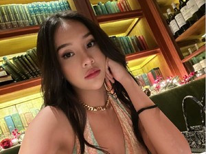 Gaya Anya Geraldine saat Nyamar Jadi Pembantu Bikin Pangling, Tampil Berhijab