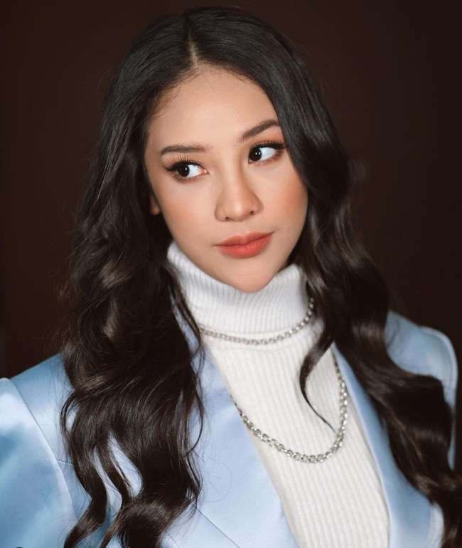 Nama Anya Geraldine belakangan banyak menjadi perbincangan karena perannya dalam serial Layangan Putus yang tayang di WeTV. Dalam sinetron tersebut Anya Geraldine memerankan karakter Lydia yang merupakan seorang psikolog. Foto: Instagram/@anyageraldine